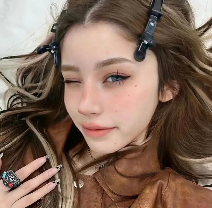 黑色郁金香